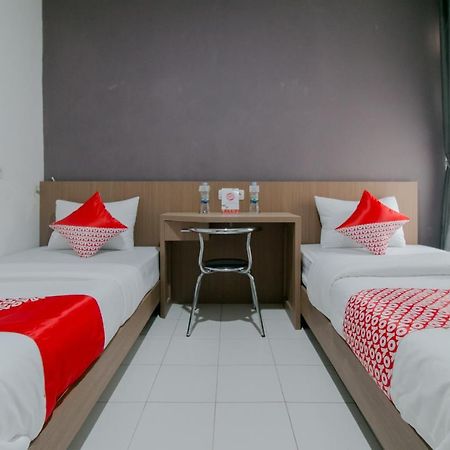 Oyo 2228 Arwinda Costel Syariah Hotel Puncak Exterior foto