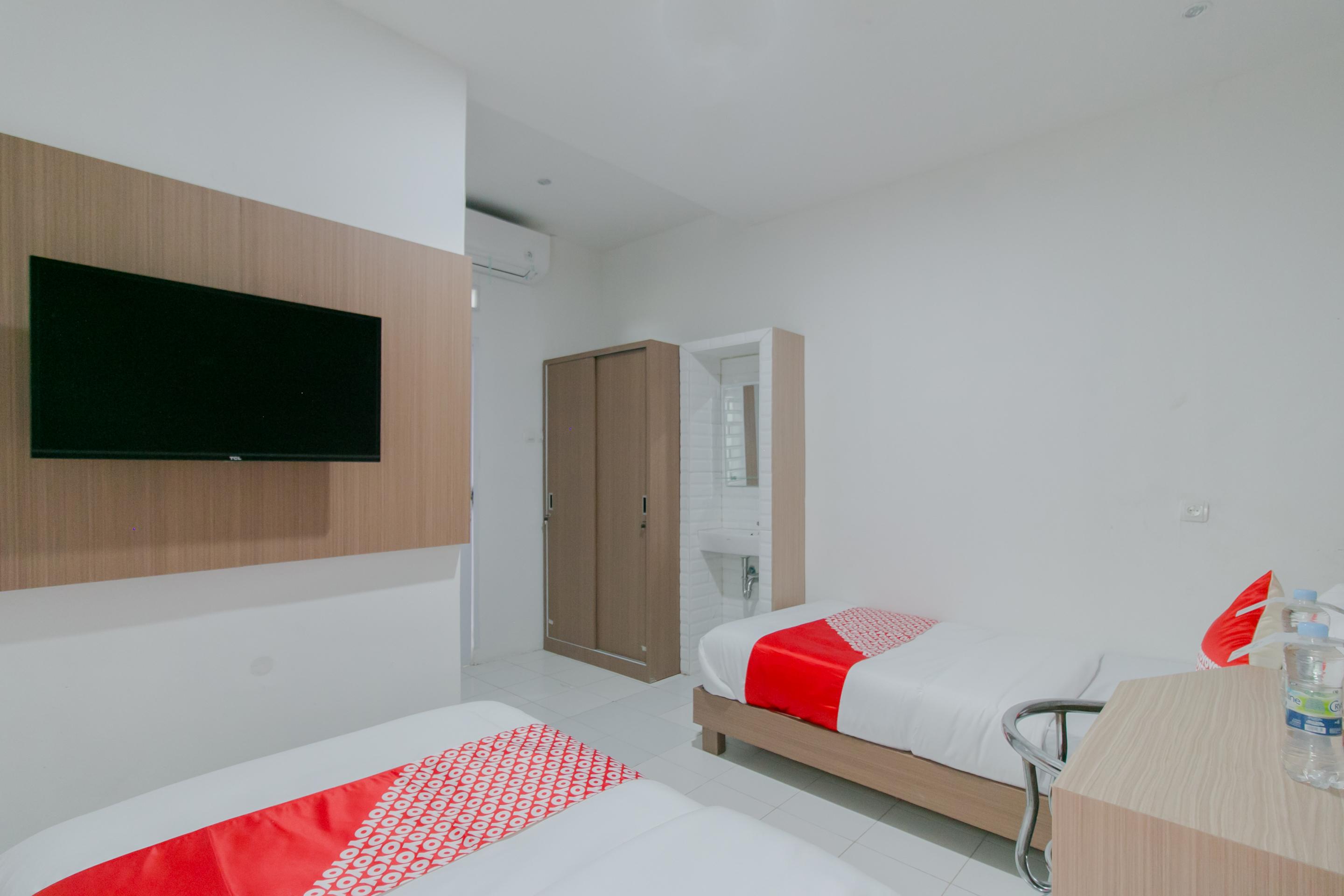 Oyo 2228 Arwinda Costel Syariah Hotel Puncak Exterior foto