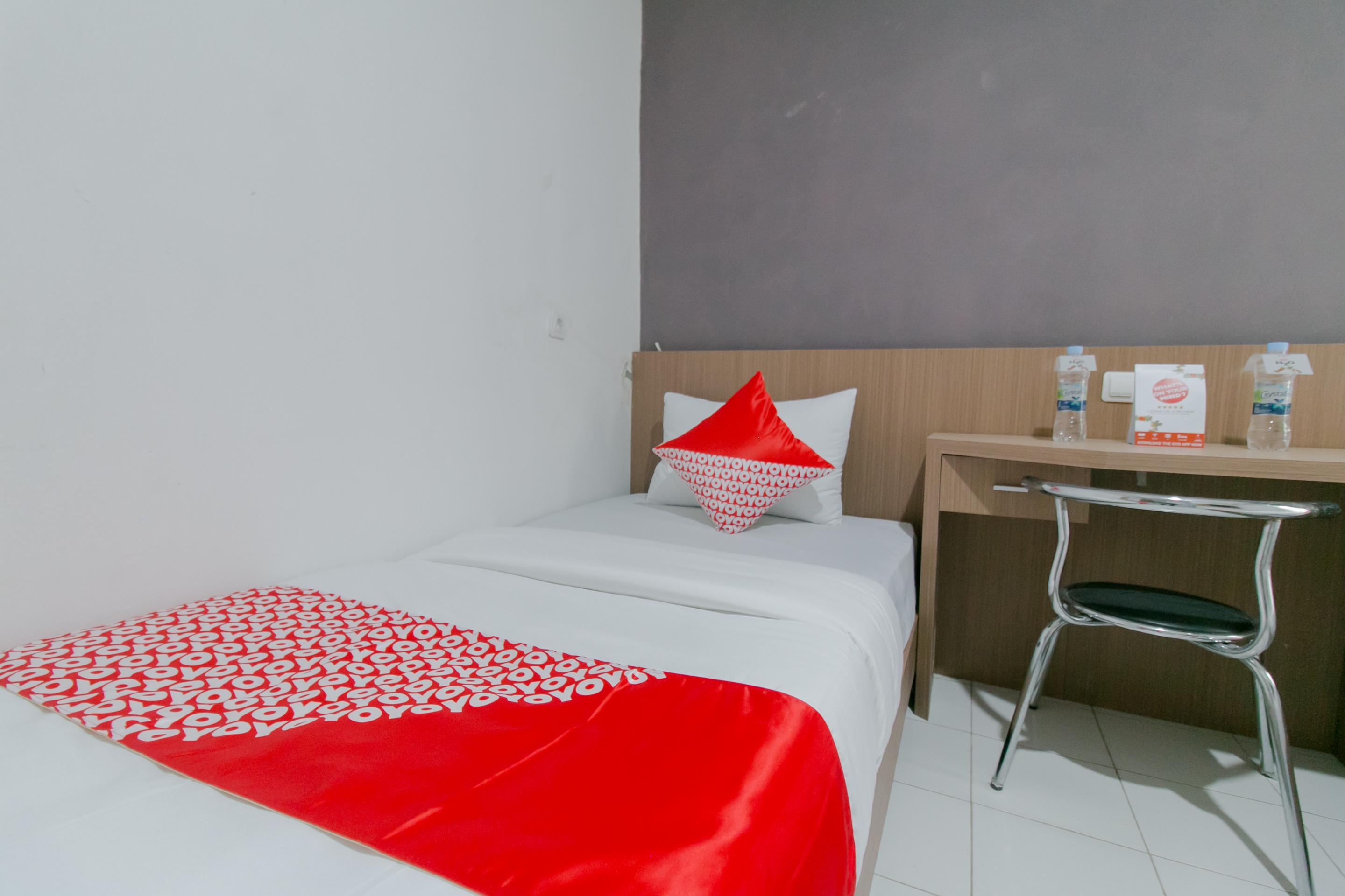 Oyo 2228 Arwinda Costel Syariah Hotel Puncak Exterior foto