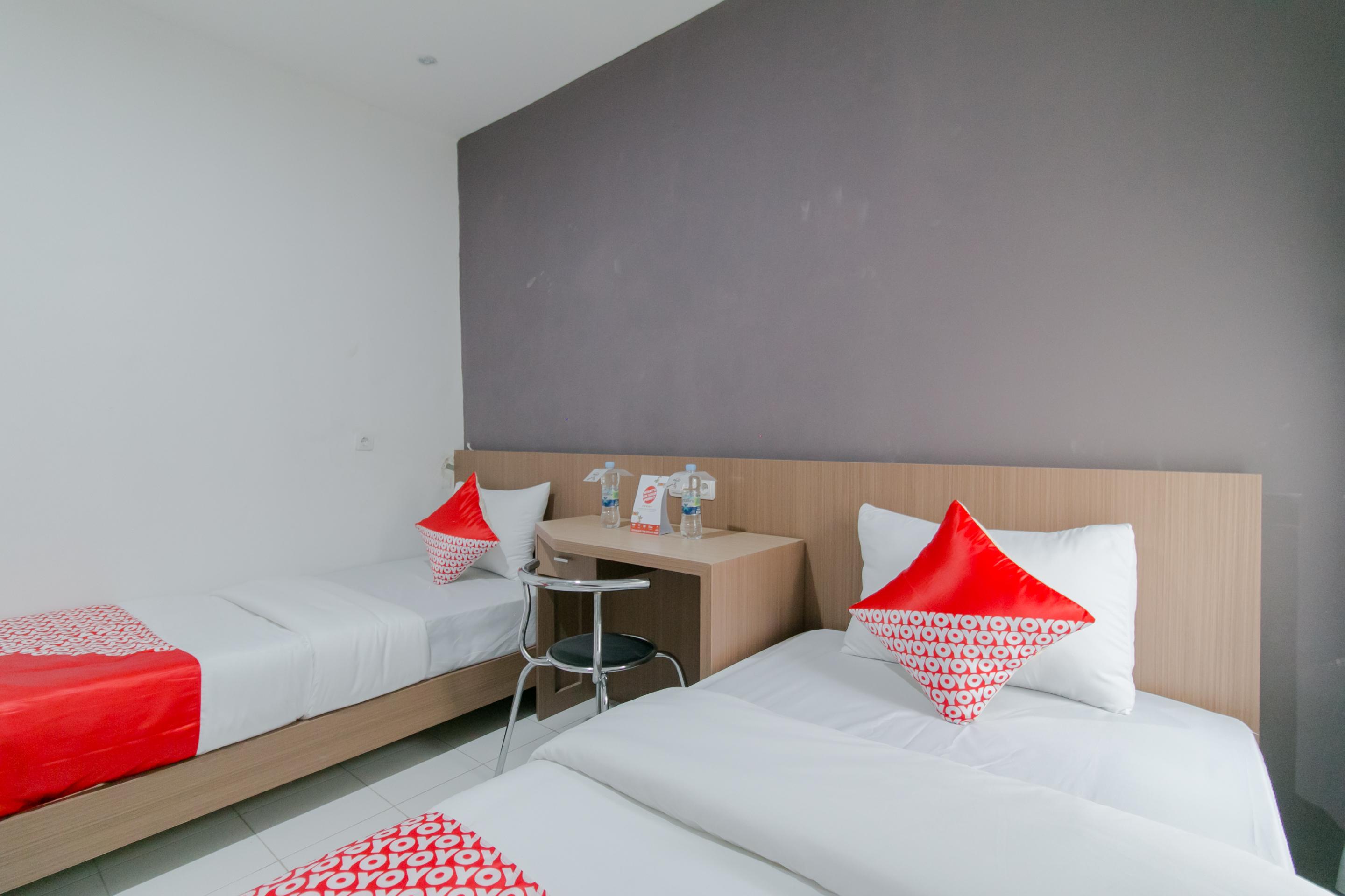 Oyo 2228 Arwinda Costel Syariah Hotel Puncak Exterior foto