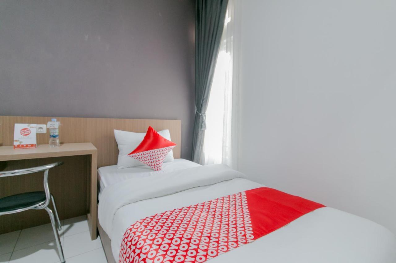 Oyo 2228 Arwinda Costel Syariah Hotel Puncak Exterior foto