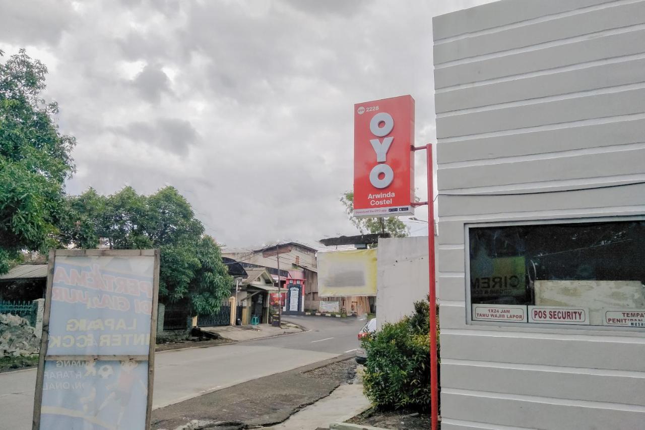 Oyo 2228 Arwinda Costel Syariah Hotel Puncak Exterior foto