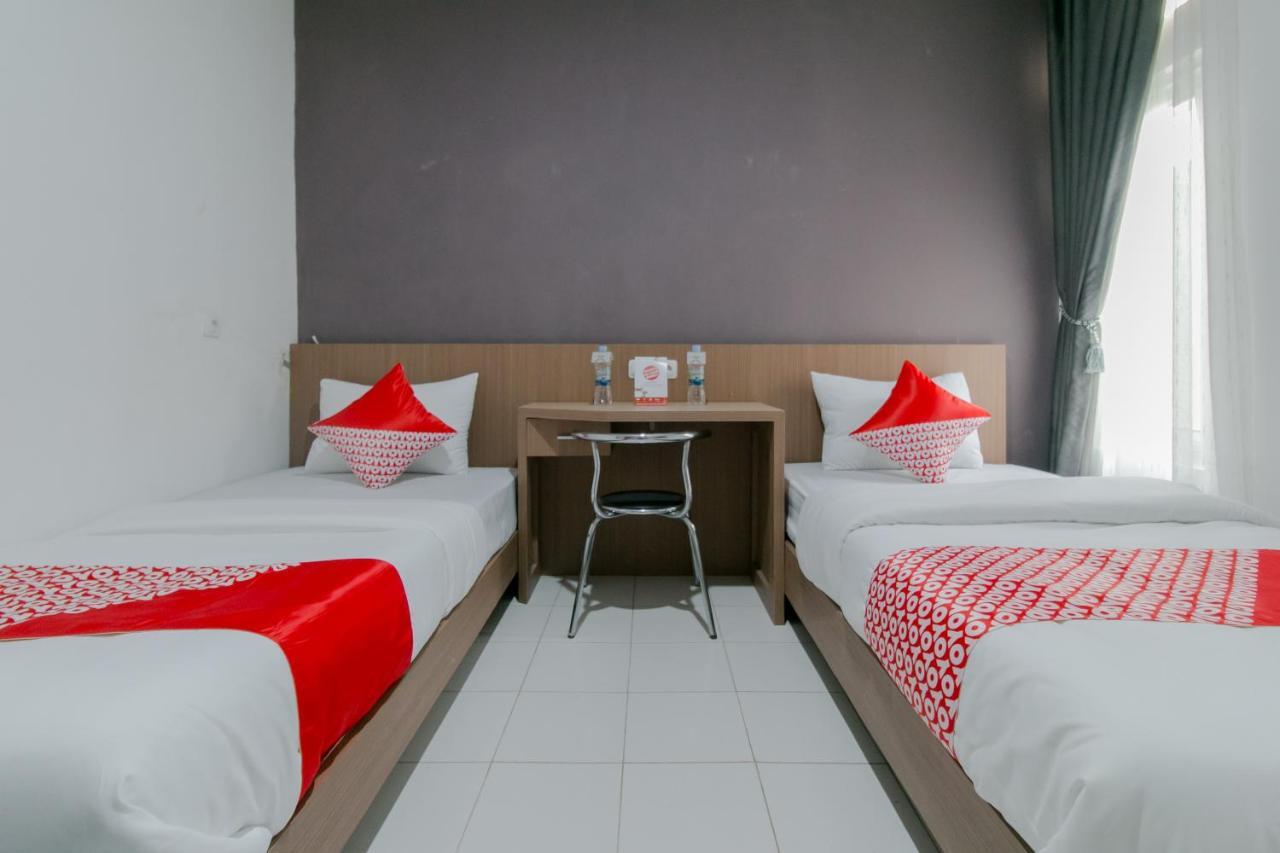 Oyo 2228 Arwinda Costel Syariah Hotel Puncak Exterior foto