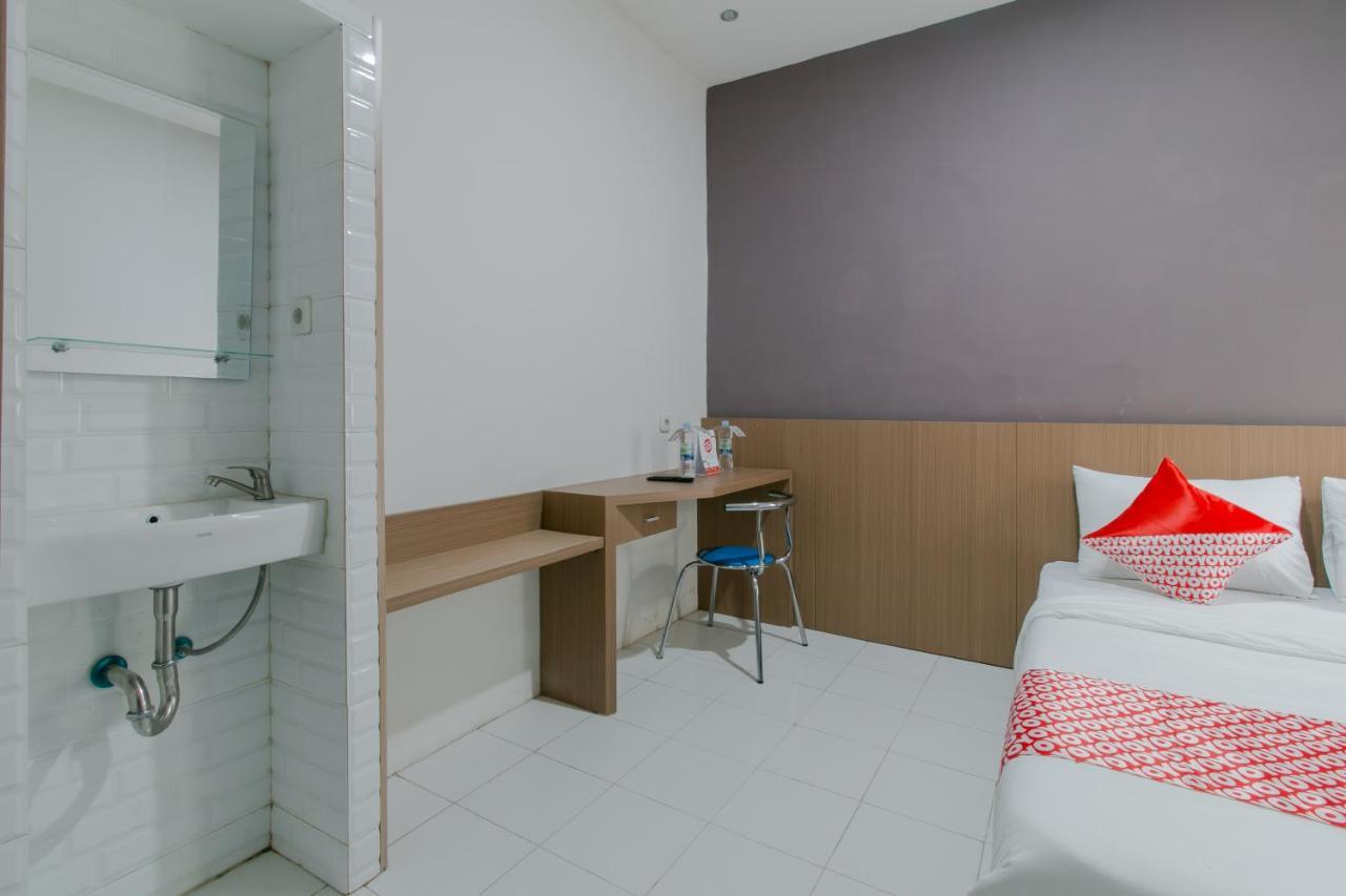 Oyo 2228 Arwinda Costel Syariah Hotel Puncak Exterior foto