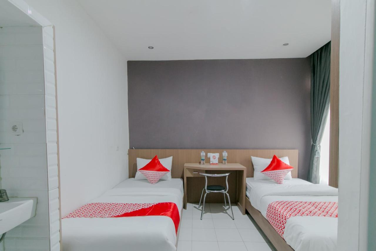 Oyo 2228 Arwinda Costel Syariah Hotel Puncak Exterior foto