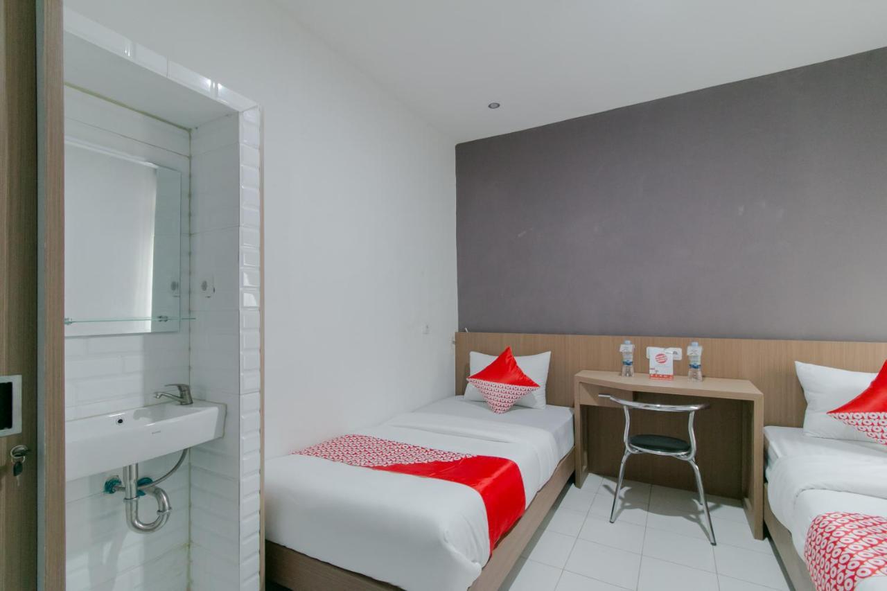 Oyo 2228 Arwinda Costel Syariah Hotel Puncak Exterior foto